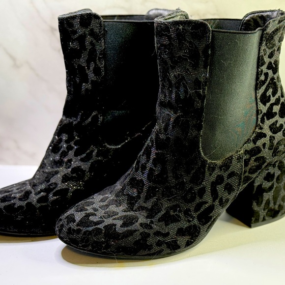torrid Shoes - Super cute black leopard print with sparkles boot .